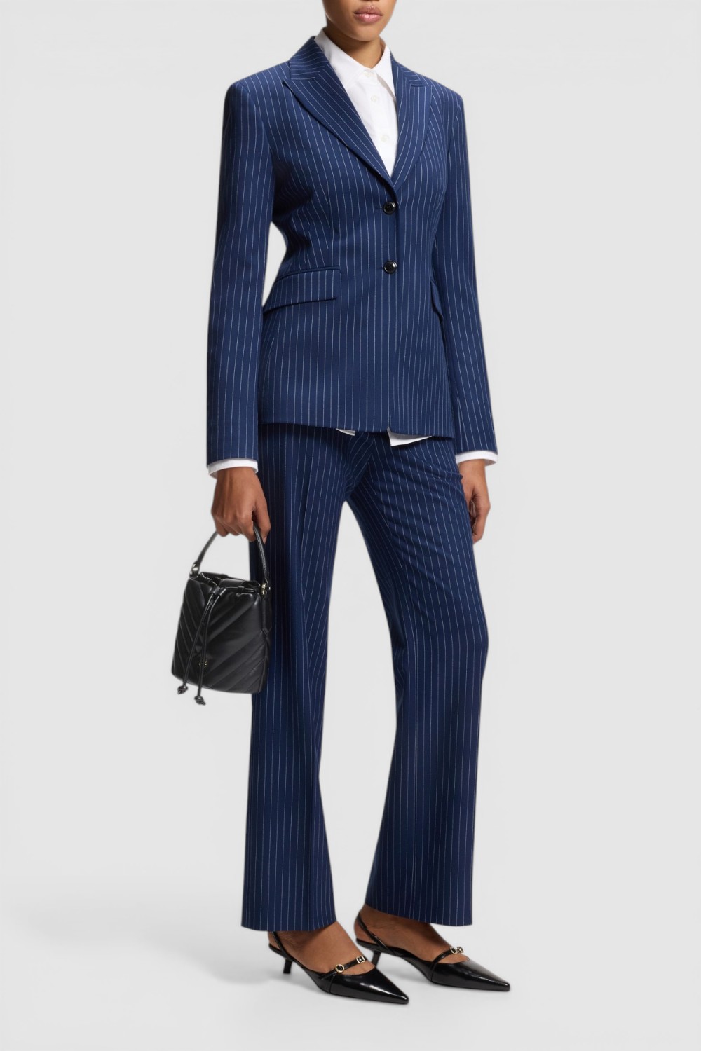 תמונת כל הלוק של תיק באקט